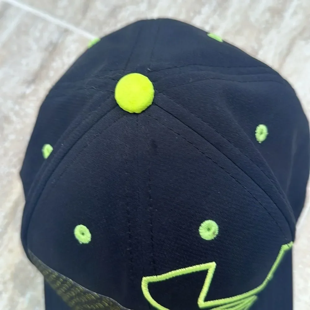 Under Armor black baseball cap – size small
